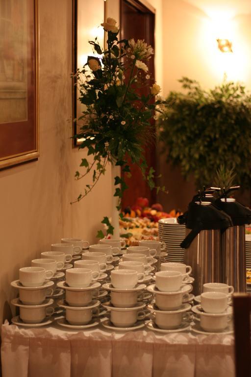 Hotel Tenishouse Marki  Eksteriør bilde