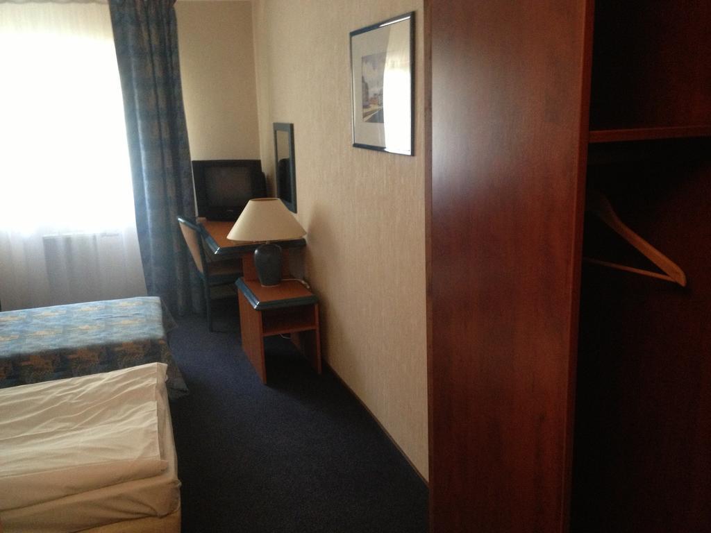 Hotel Tenishouse Marki  Rom bilde