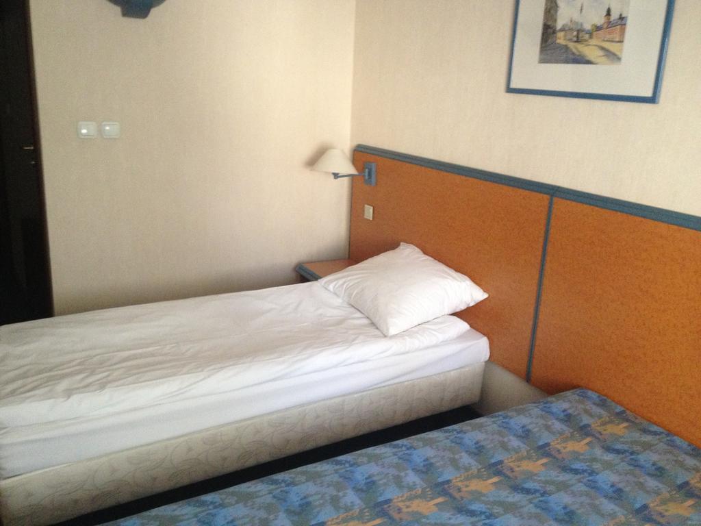 Hotel Tenishouse Marki  Rom bilde